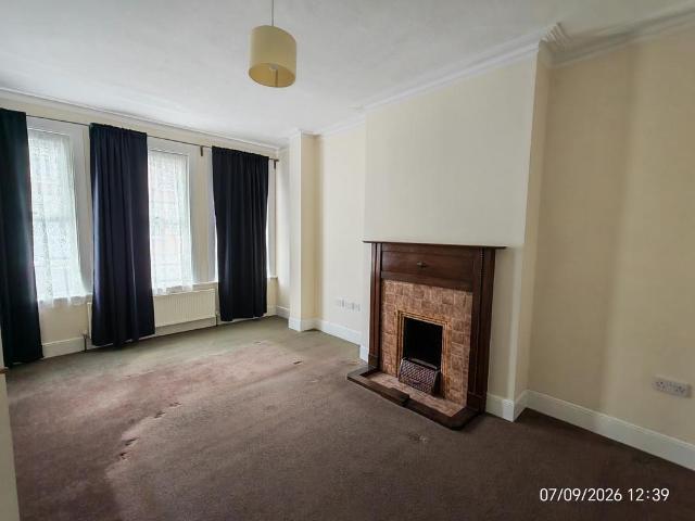 Langdale Road, Thornton Heath CR7 3 bed terraced house to rent £2,100 pcm £485 pw