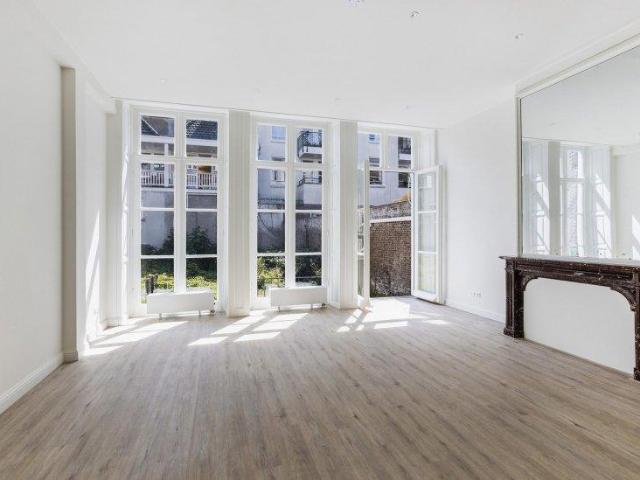 LANGE VOORHOUT, GESTOFFEERD, BUURTSCHAP 2005, € €2950, INCLUSIEF G.W.E