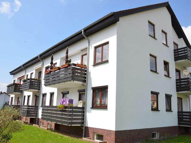 Langenbogen: Tolle 1 Zi. Wohnung mit Loggia und EBK