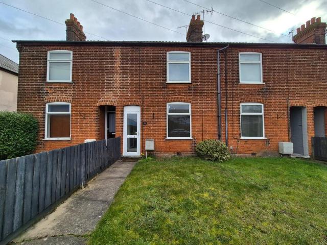 Langer Road, Felixstowe IP11 3 bed terraced house to rent £1,250 pcm £288 pw
