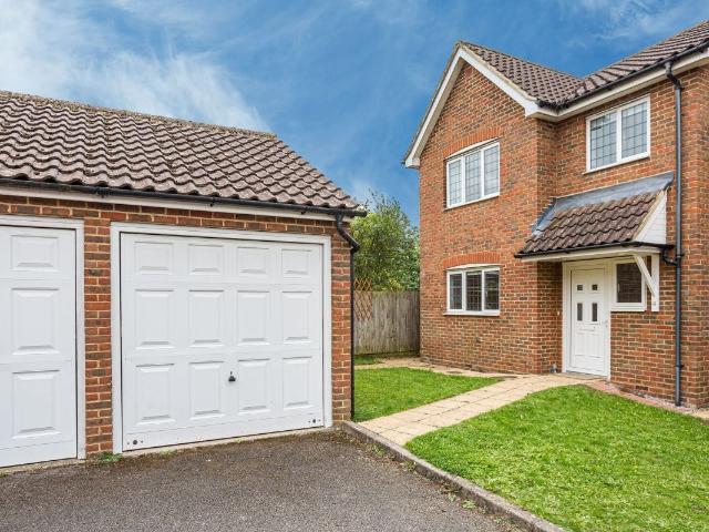 Langford Close, St.Albans AL4, 3 bed detached house to rent, £2,750 pcm | PrimeLocation