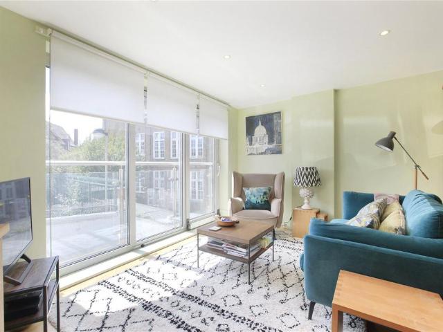 Langford Mews, 80 St John's Hill. 2 bed flat £2,500 pcm £577 pw