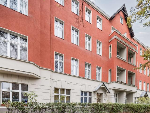 Langfristige Kapitalanlage am Rüdesheimer Platz: 3 Zimmer Wohnung mit Loggia