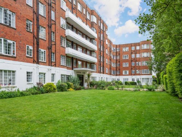Langham Court, Raynes Park SW20 Studio to rent £1,400 pcm £323 pw