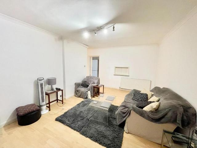 Langham Gardens, London, W13 8PZ, United Kingdom | 2 bed apartment for rent #137933870 | Rentberry