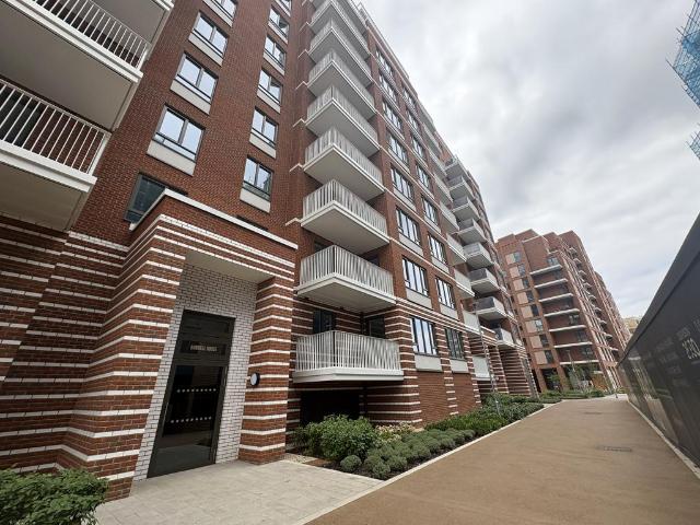 Langham Grove, London, SE28 3 bed house to rent £2,800 pcm £646 pw