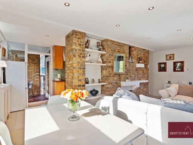Langham House Close, Richmond TW10 3 bed apartment to rent £4,500 pcm £1,038 pw
