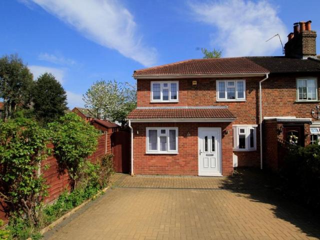 Langham Place, Surrey TW20 4 bed semi detached house to rent £3,500 pcm £808 pw