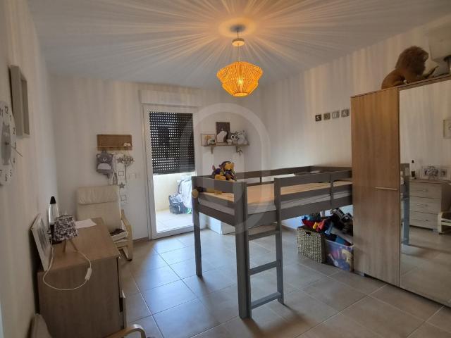 LANGLADE RÉSIDENCE AVEC PISCINE T4 RÉCENT CLIMATISATION 2 TERRASSES 2 PKG EXT