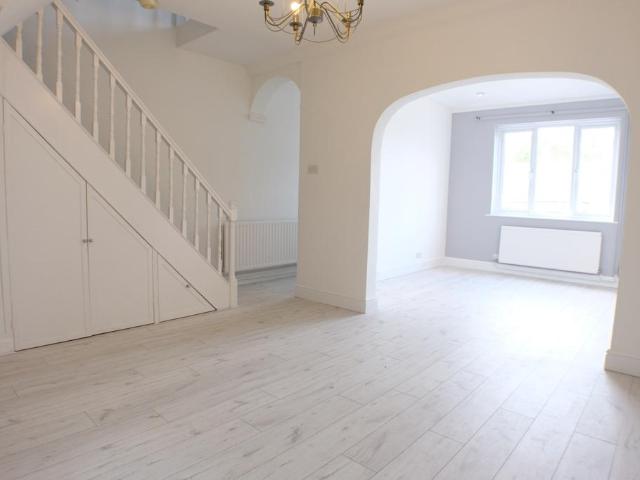 Langland Terrace, Brynmill, Swansea, SA2 2 bed terraced house to rent £995 pcm £230 pw