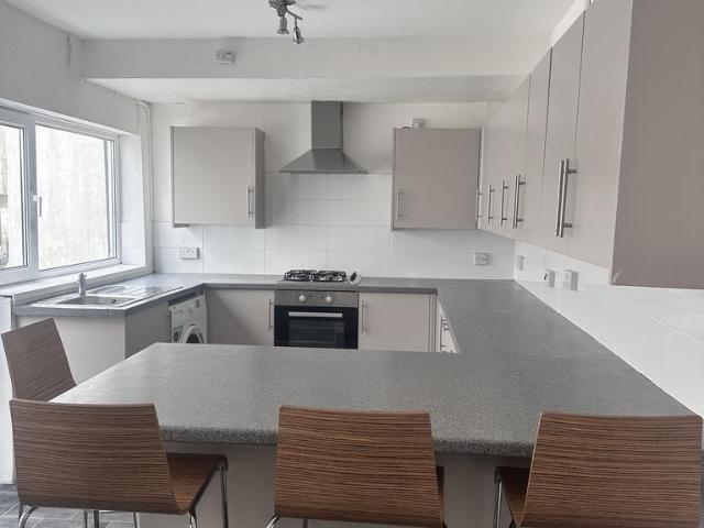 Langland Terrace, Brynmill SA2 4 bed terraced house to rent £450 pcm £104 pw