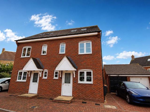 Langlands Road, Bedford. 3 bed semi detached house to rent £1,500 pcm £346 pw