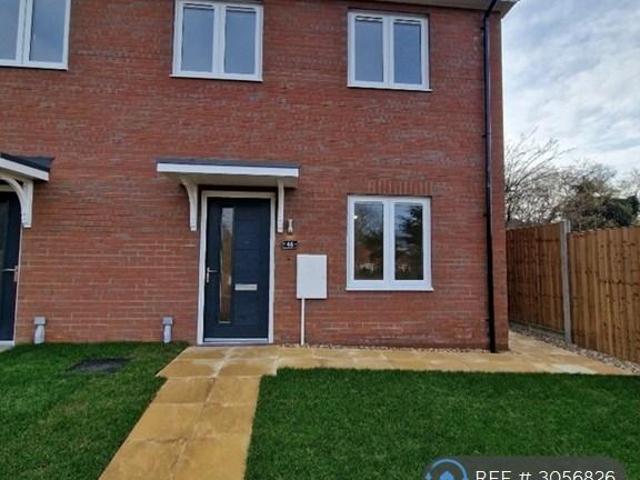 Langley Avenue, Hemel Hempstead, HP3 2 bed semi detached house to rent £1,480 pcm £342 pw