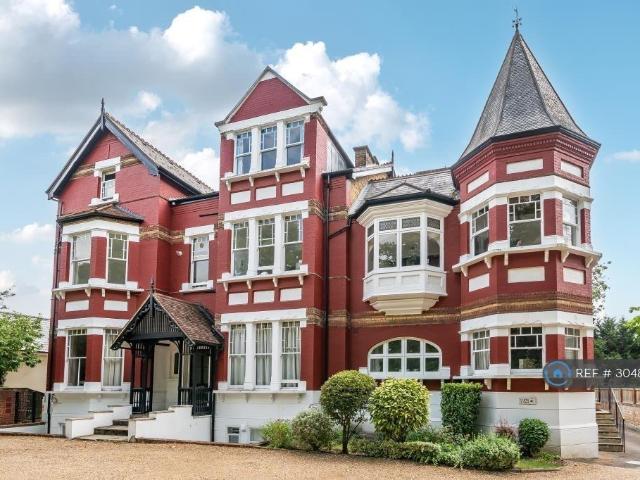 Langley Avenue, Surbiton, KT6 2 bed flat to rent £2,150 pcm £496 pw