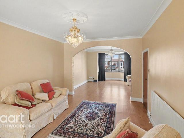 Langley Crescent, London 5 bed semi detached house to rent £4,000 pcm £923 pw