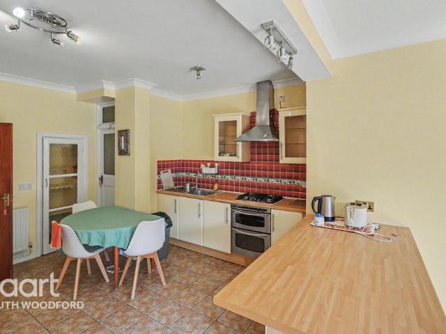 Langley Crescent, London 5 bed semi detached house to rent £3,600 pcm £831 pw