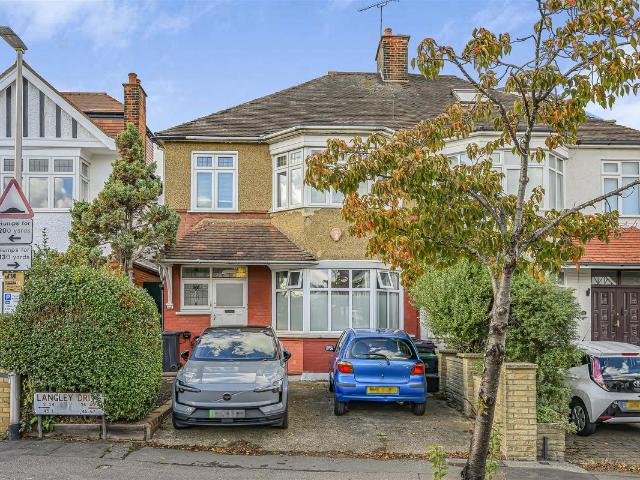 Langley Drive, Wanstead E11, 2 bed maisonette to rent, £2,500 pcm | PrimeLocation