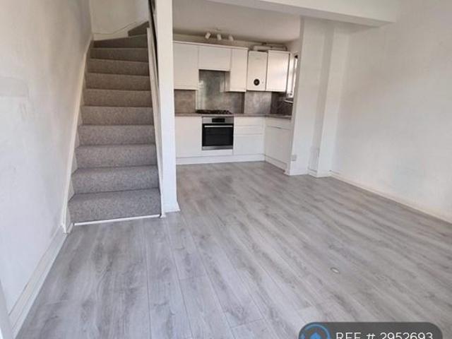 Langley Gardens, Bromley, BR2 1 bed semi detached house to rent £1,395 pcm £322 pw