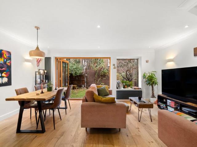 Langley Lane, London, SW8 3 bed house to rent £3,800 pcm £877 pw