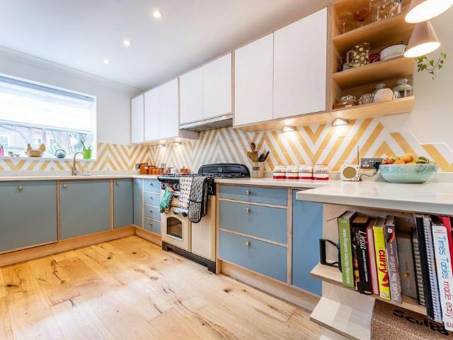 Langley Lane, SW8, Vauxhall, London, SW8 3 bed house to rent £3,800 pcm £877 pw