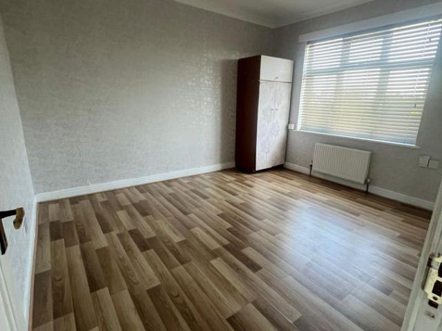 Langley Park Road, Iver SL0, 2 bed flat to rent, £1,800 pcm | PrimeLocation