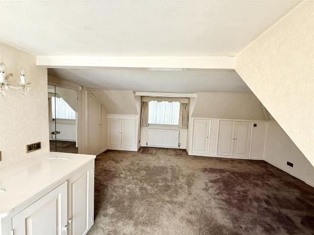 Langley Park Road, Iver SL0, 2 bed property to rent, £2,400 pcm | PrimeLocation