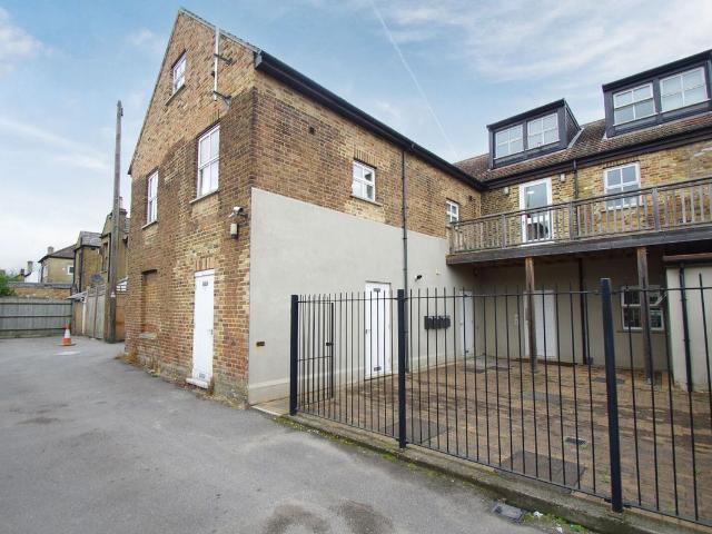 Langley Road, Watford WD17, 2 bed flat to rent, £1,550 pcm | PrimeLocation