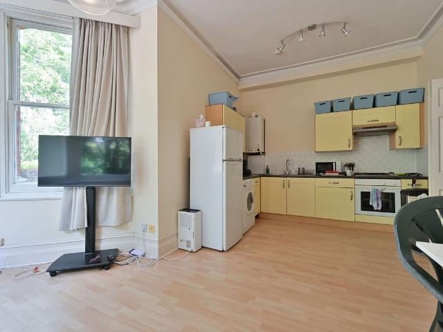 Langley Road WD17, Watford, 1 bed flat to rent, £1,200 pcm | PrimeLocation