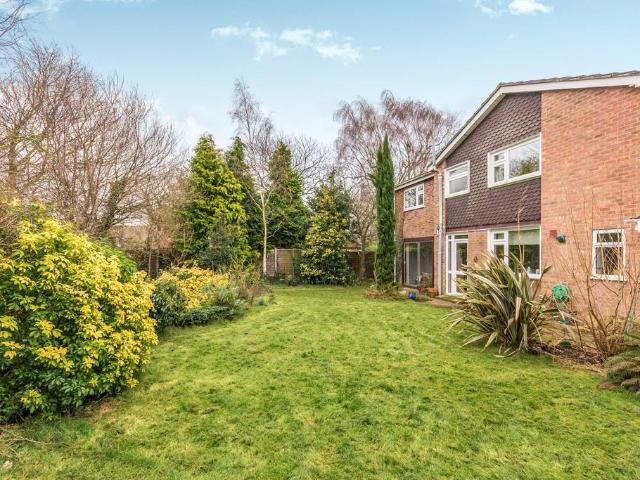 Langley Way, Hemingford Grey. 5 bed house to rent £1,950 pcm £450 pw