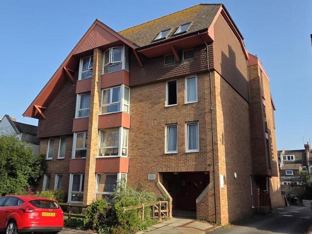 Langney Road, Eastbourne BN22 Studio to rent £650 pcm £150 pw