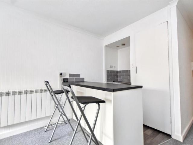 Langney Road, Eastbourne Studio to rent £675 pcm £156 pw