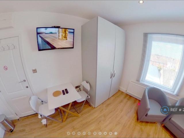 Langney Road K, Eastbourne, BN21 Studio to rent £920 pcm £212 pw