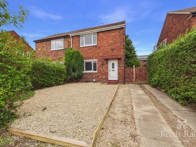 Langsett Road, West Yorkshire WF2 2 bed semi detached house to rent £1,000 pcm £231 pw
