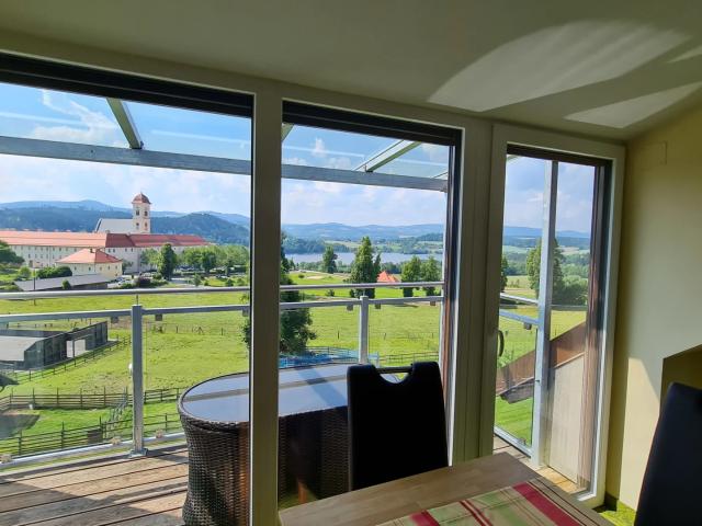 LÄNGSEE SEEBLICKWOHNUNG MIT PRIVATSTRAND