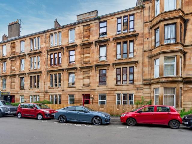 Langside Road, Glasgow, Glasgow City. 2 bed flat to rent £1,595 pcm £368 pw