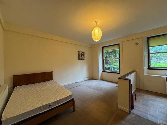 Langside Road, Govanhill *Studio within HMO* | £595 Monthly