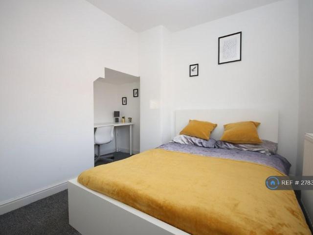 Langworthy Road, Salford, M6 1 bed in a house share to rent £575 pcm £133 pw
