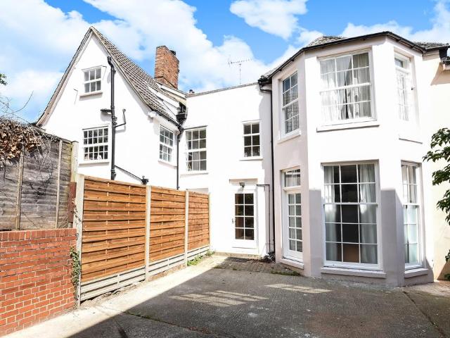 Langton House, Hatter Street, Bury St. 2 bed apartment to rent £1,300 pcm £300 pw