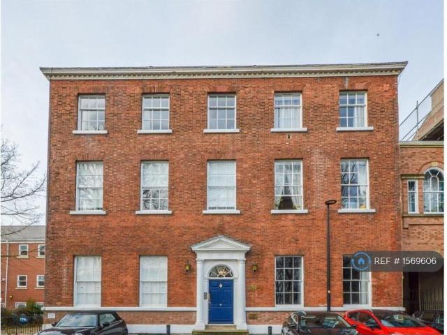 Langton Lodge, Wakefield, WF1 3 bed flat to rent £999 pcm £231 pw