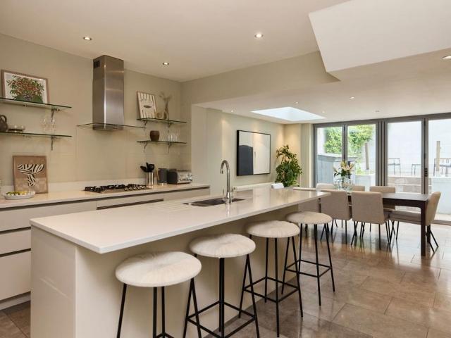 Langton Street London SW10 4 bed house to rent £11,000 pcm £2,538 pw