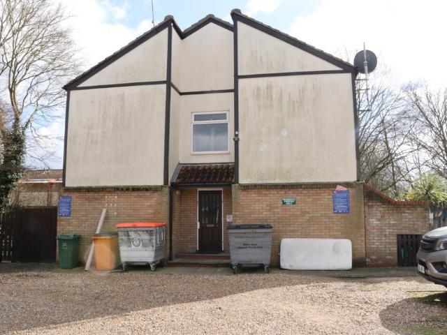 Lanham Place, Basildon, Essex, SS13 1 bed apartment to rent £850 pcm £196 pw