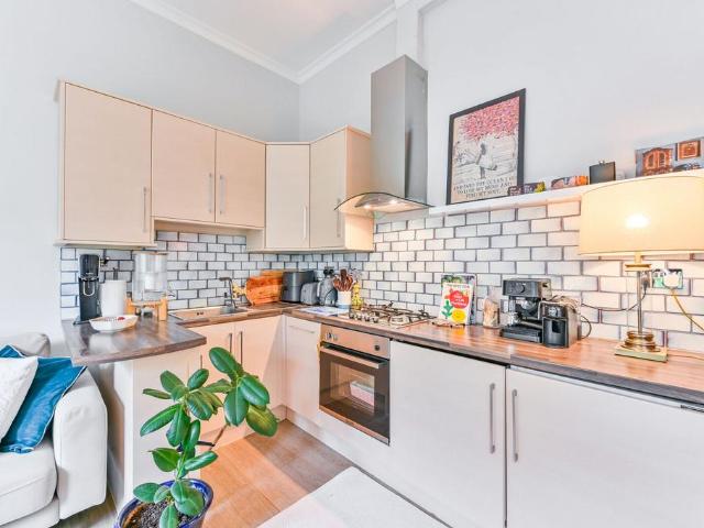 Lanhill Road, Little Venice, London, W9 1 bed flat to rent £4,117 pcm £950 pw