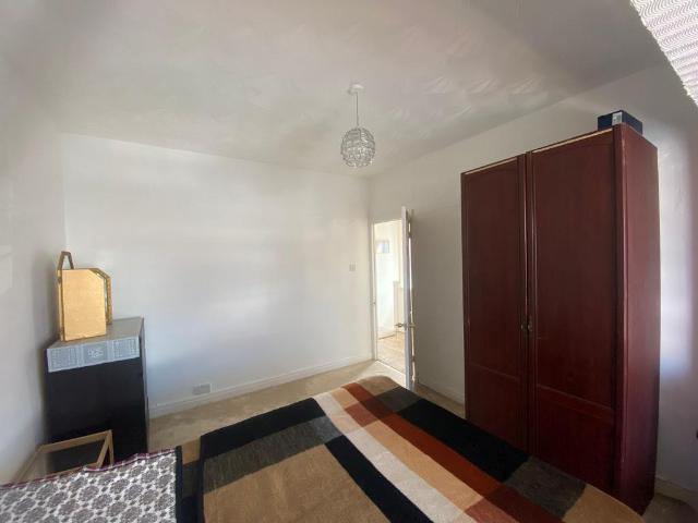 Lansbury Drive, Hayes UB4 1 bed in a house share to rent £600 pcm £138 pw