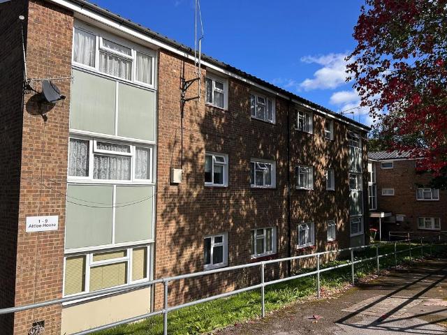 Lansbury Road, Crawley, RH11 2 bed flat to rent £1,500 pcm £346 pw