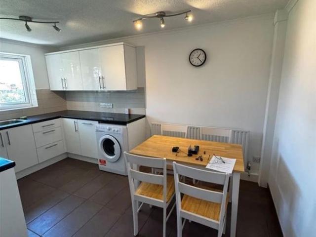 Lansdown Close, Walton On Thames KT12, 2 bed flat to rent, £1,850 pcm | PrimeLocation