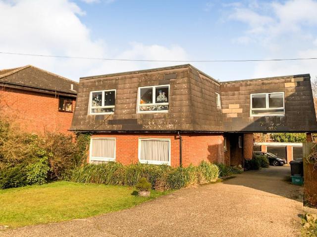 Lansdown Road, Chalfont St Peter SL9, 2 bed flat to rent, £1,300 pcm | PrimeLocation