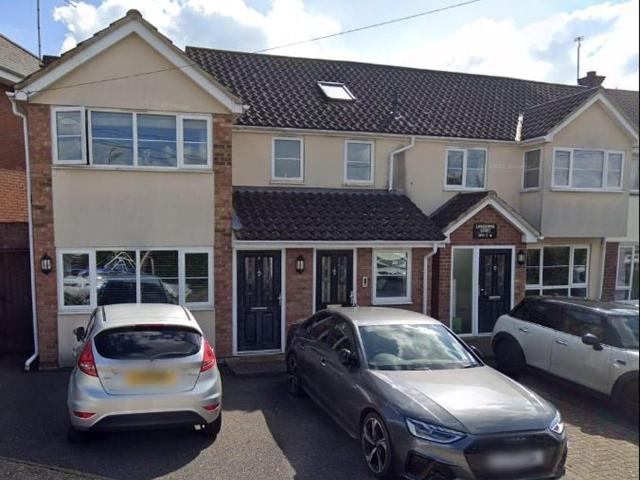 Lansdowne Court Rayleigh SS6 2 bed maisonette to rent £1,500 pcm £346 pw