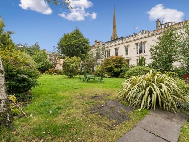 Lansdowne Crescent, Glasgow, Glasgow. 2 bed flat to rent £1,950 pcm £450 pw