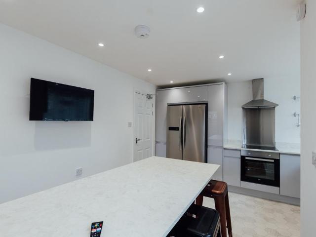 Lansdowne Drive, Loughborough LE11 5 bed house to rent £2,383 pcm £550 pw