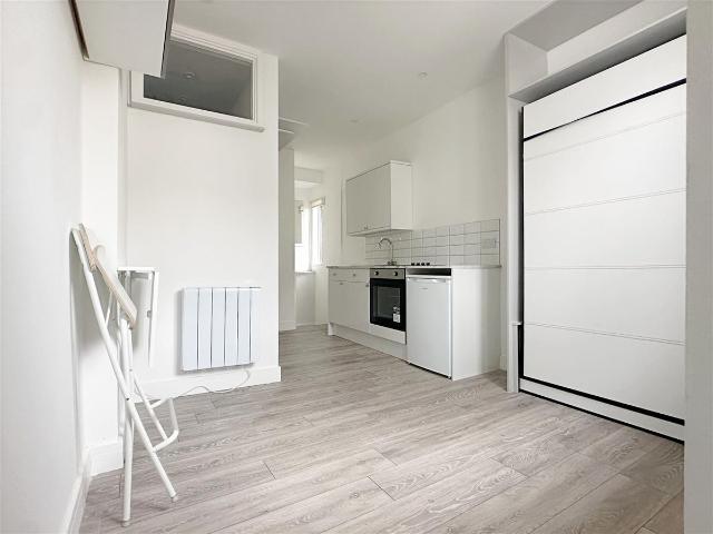Lansdowne Place, Hove BN3, Studio to rent, £800 pcm | PrimeLocation